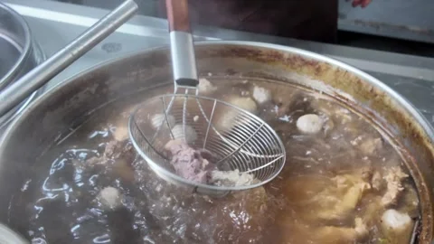 A delicious and authentic Chaoshan beef noodle shop is making beef noodles Stock Footage 303799357