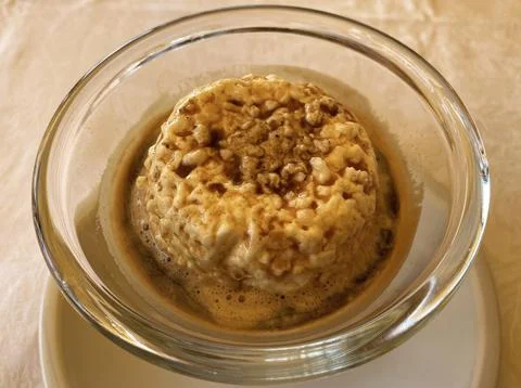 A delicious and refreshing affogato, featuring a scoop of creamy vanilla Foto stock