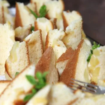 Delicious apple cake on a buffet table Foto stock