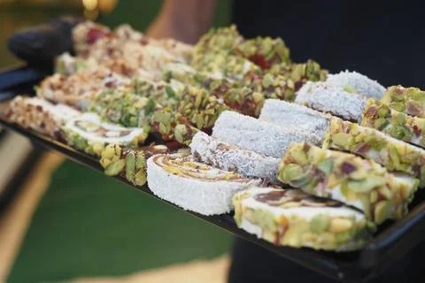 Delicious array of traditional turkish delight displayed at market Foto stock