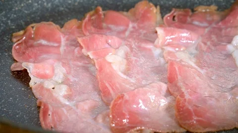 Delicious bacon cooked in pan Video stock 89618970