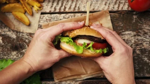 Delicious beef burger Stock Footage 81196007