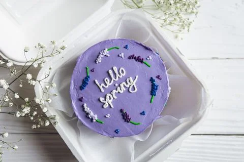 Delicious bento cake Hello spring on white wooden background, copy space. Foto stock