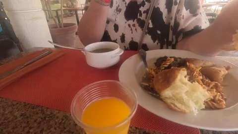 A Delicious Breakfast Feast Featuring Savory Dishes, Freshly Brewed Coffee, and 库存影片 330185860