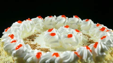 Delicious cake rotates on a plate Stock-Footage 87040802