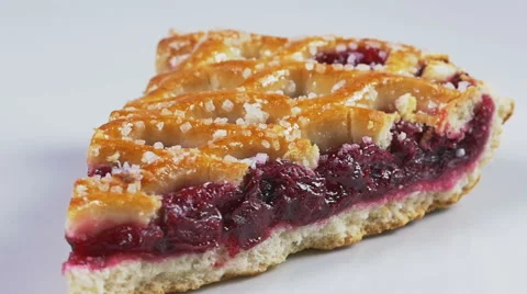 Delicious cherry pie spinning on a white plate Vidéo 59666200