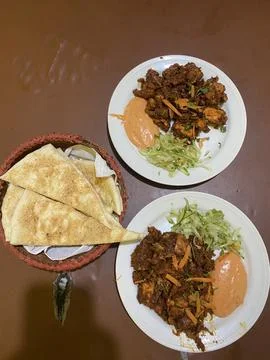 Delicious chicken platter with flatbread, fresh salad Stock Photos