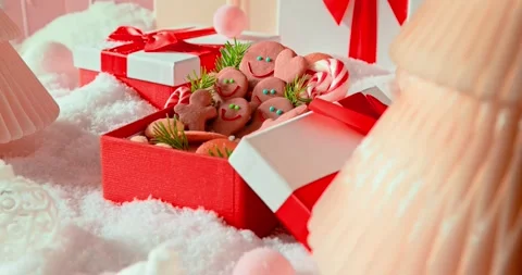 Delicious Christmas gingerbread men inside a gift box. Stock Footage 346556595