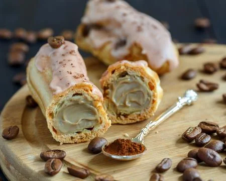 Delicious coffee eclairs. Foto stock