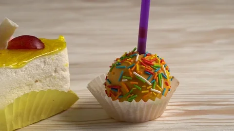 Delicious colourful cup cakes. Stock-Footage 74777388