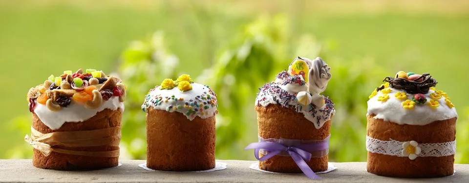 Delicious Easter Cakes decorated with white sugar glaze, sweet flowers and co Stock Photos