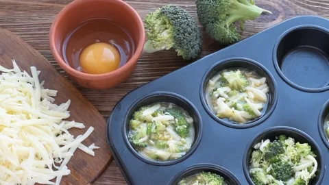 Delicious egg muffins broccoli and cheese. 動画素材 70012027