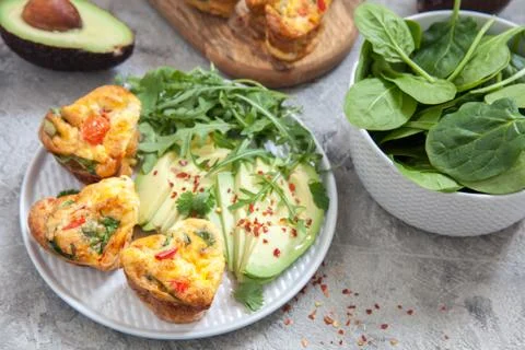 Delicious egg muffins with ham, cheese and vegetables Fotos Stock