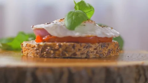 A delicious egg sandwich rotates in a circle. Enjoy your meal Stock Footage 109552076
