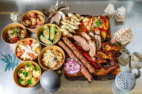 Delicious feast featuring assorted dishes arranged for celebration Foto stock