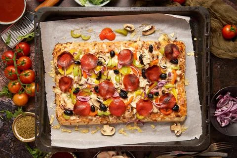 Delicious Homemade rectangular pepperoni pizza on a rustic table with Foto stock