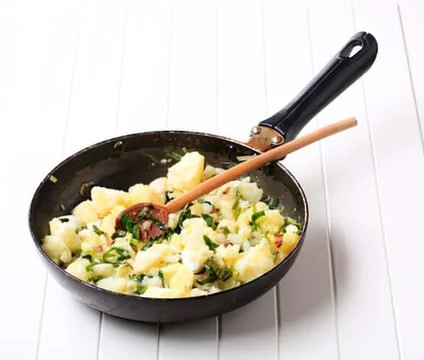 Delicious mashed potatoes in a black pan Stock Photos