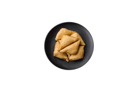 Delicious pancakes triangular shape with meat, salt and spices Delicious p... Foto stock