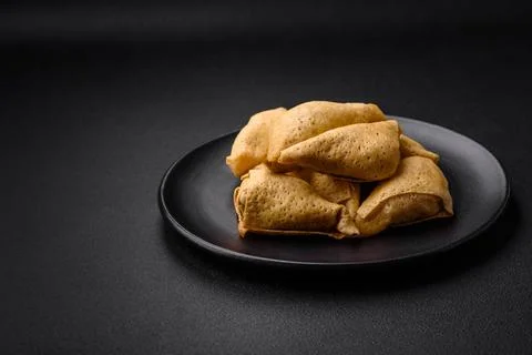 Delicious pancakes triangular shape with meat, salt and spices Delicious p... 스톡 사진