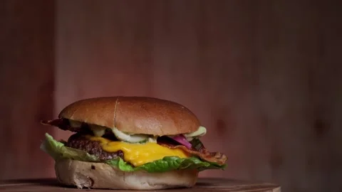 Delicious restaurant cheeseburger rotating on display Stock Footage 149844599