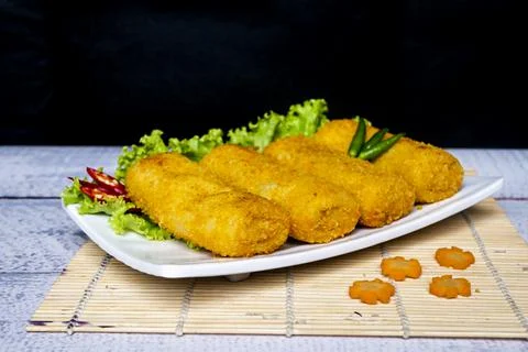 Delicious Risoles or Risol Vegetable, Indonesian traditional street food Foto stock