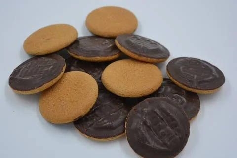 Delicious round sponge cake biscuits with natural are covered with chocolate. Foto stock