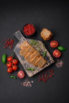 Delicious salted rectangular wheat croutons with salt and spices on a dark co Stockfoto's