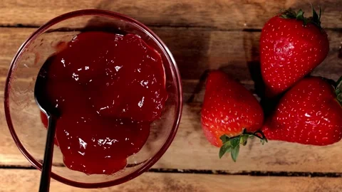Delicious strawberry jam in close-up 動画素材 151126768