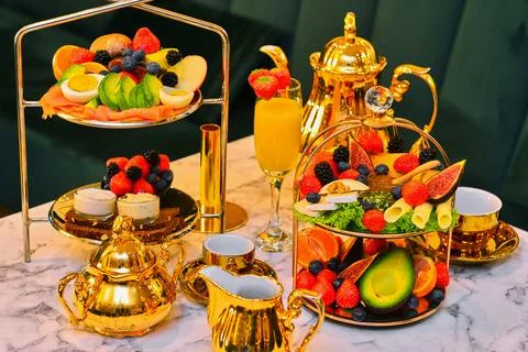 Delicious table setting in an expensive restaurant with fresh food Stockfoto's