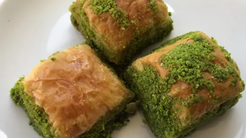 Delicious Turkish dessert, baklava. Stock-Footage 272634553