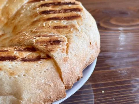 A Deliciously Freshly Baked Flatbread Featuring EyeCatching Grilled Patterns on 스톡 사진
