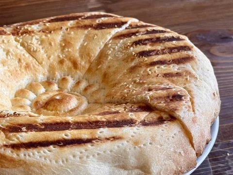 A Deliciously Freshly Baked Flatbread Featuring EyeCatching Grilled Patterns on 스톡 사진