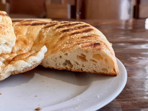 A Deliciously Freshly Baked Flatbread Featuring EyeCatching Grilled Patterns on 스톡 사진