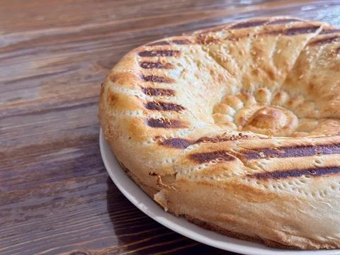 A Deliciously Freshly Baked Flatbread Featuring EyeCatching Grilled Patterns on 스톡 사진