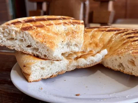 A Deliciously Freshly Baked Flatbread Featuring EyeCatching Grilled Patterns on 스톡 사진