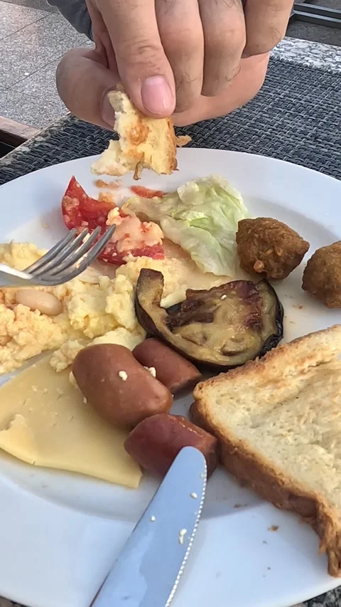 A Delightful Breakfast Spread Showcasing Varied Ingredients Including Scrambled Vídeos de archivo 331116229