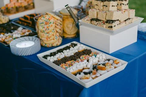 Delightful dessert display featuring an array of sweet treats on a blue Foto stock