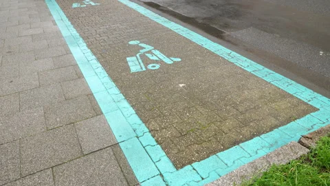 Delivery and loading zone sign in the city center Stockbeeldmateriaal 271374985