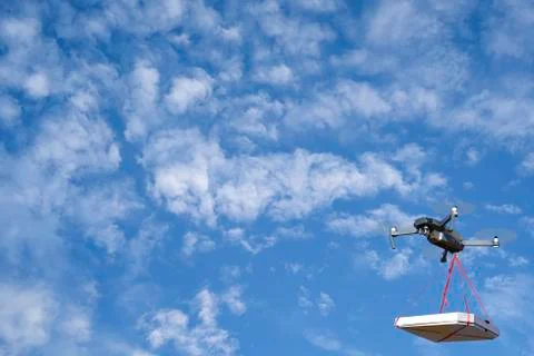 Delivery of a gift in a box using a drone 库存照片