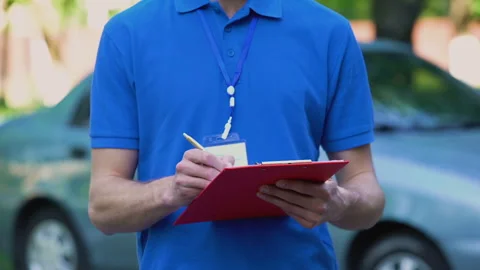 Delivery man giving proof document for signature, paperwork, parcel insurance Vídeos de archivo 91243659