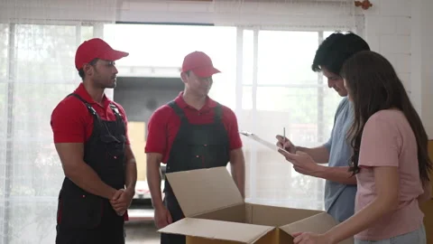 Delivery man move items to the house. 스톡 동영상 245283673