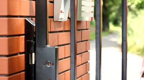 Delivery man ringing house intercom Stock Footage 40739152