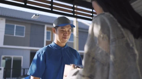 Delivery man sending parcel postal package order comes to customer Stockbeeldmateriaal 123041624