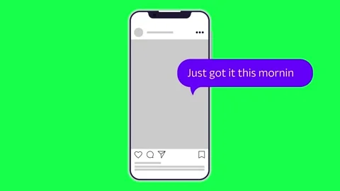 Delivery related chat conversation bubbles popping up alternately Video stock 311647854