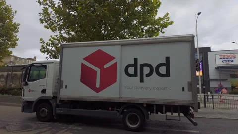 Delivery vehicle, distribution, dpd van, ecommerce. Hull.UK 4.9.2026 動画素材 346725961