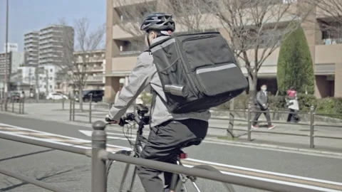 Delivery worker on bicycle 스톡 동영상 161815047