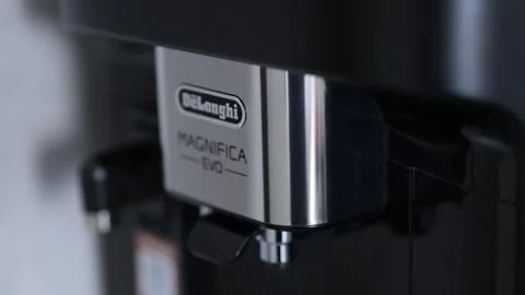 De'longhi Magnifica espresso coffee machine logo Видео 261553020