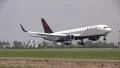 Delta 757 landing HD Footage