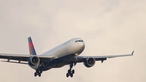 Delta Airlines Airbus 330 approaching Stock Footage