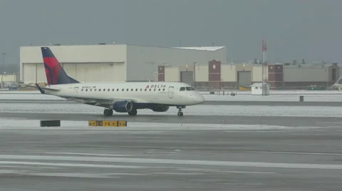 Delta Airlines jet in Detoit Stock Footage 60665157